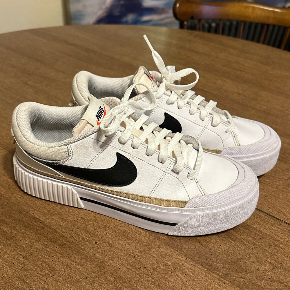 NIKE COURT LEGACY LIFT SNEAKER